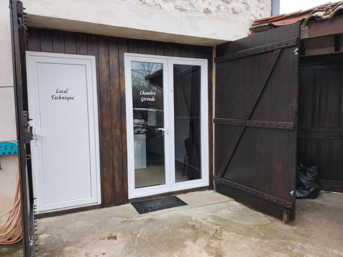 Chambre D'Hotes Naturiste Le Jardin Des Hirondelles Blanzaguet-Saint-Cybard Exterior photo
